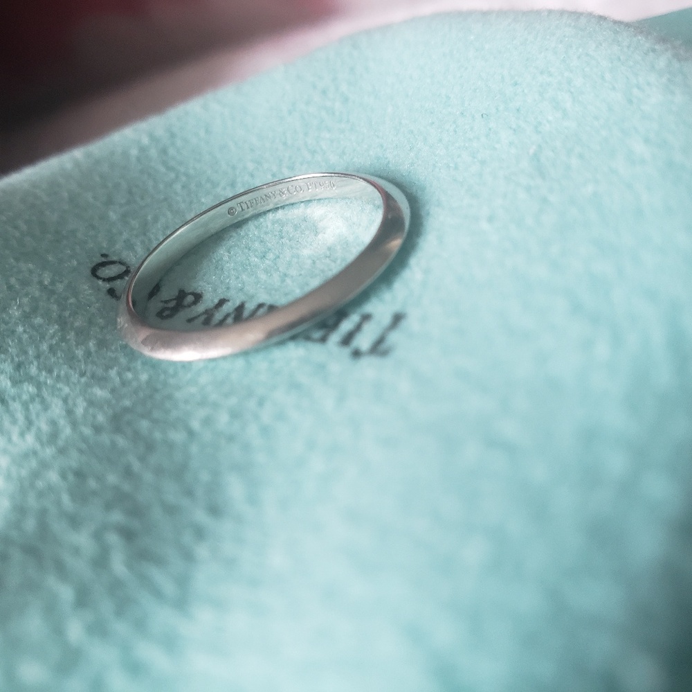 Tiffany & Co Platinum knife edge wedding band